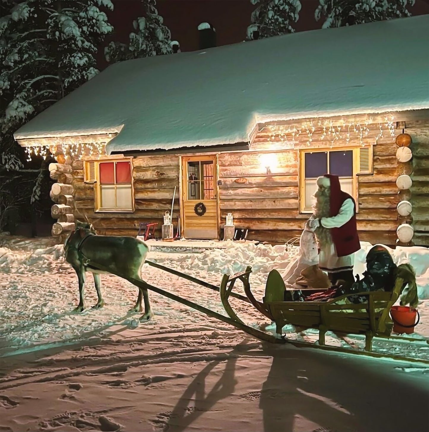 Moment with Santa - Santa and his reindeer visit on your holiday home